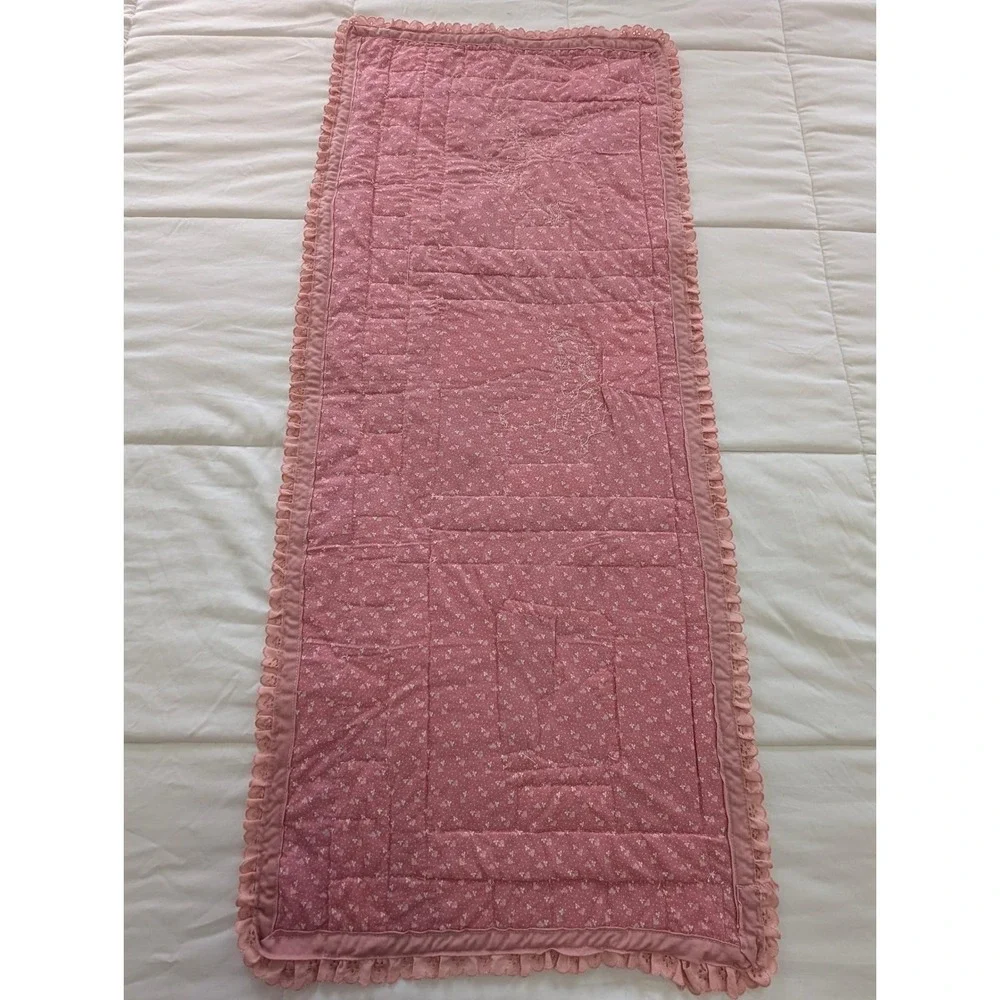 Vintage Handmade Nursery Rhyme Wall Hanging Quilt Mother Goose Mary Lamb Mauve‎